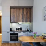 Premium Design, Renovated 2024 Free Parking شقة ريغا