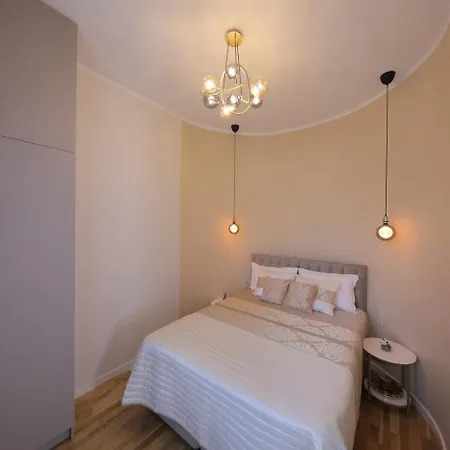 Premium Design, Renovated 2024 Free Parking *