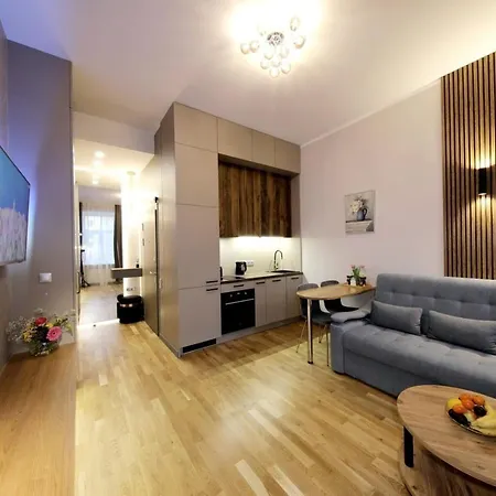 Premium Design, Renovated 2024 Free Parking *