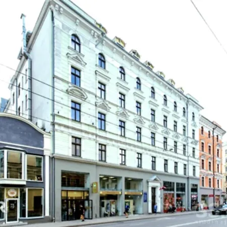 Premium Design, Renovated 2024 Free Parking *