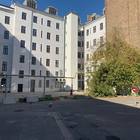 Premium Design, Renovated 2024 Free Parking *