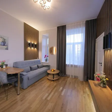 Premium Design, Renovated 2024 Free Parking